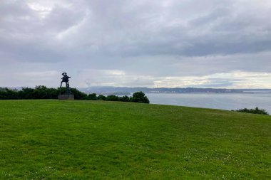 Yüksek Providencia perspektifinden görülen deniz manzarası Gijn, Asturias, İspanya 'da dramatik kıyı manzaraları sunuyor.