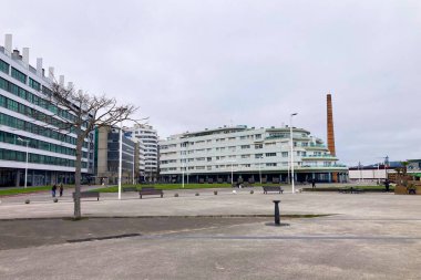 Gijn, İspanya 'nın Asturias kentinde 7 Nisan 2025 tarihinde kurulmuş canlı bir sahil kentidir..