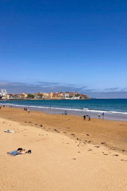 Gijn, İspanya 'nın Asturias kentinde 7 Nisan 2025 tarihinde kurulmuş canlı bir sahil kentidir..