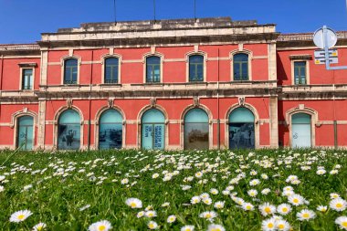 Gijn, İspanya 'nın Asturias kentinde 7 Nisan 2025 tarihinde kurulmuş canlı bir sahil kentidir..
