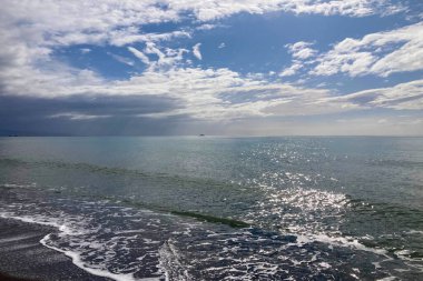 İspanya 'nın Torremolinos plajında güneşli sakin bir sabah