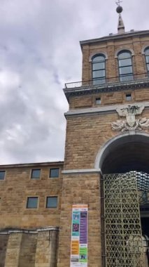 GIJON, SPAIN - 5 Nisan 2025: Üniversite Laboratuvarı, ilk olarak yetimler için eğitim merkezi olarak inşa edilen, şimdi çeşitli önde gelen kültür kurumlarına ev sahipliği yapıyor