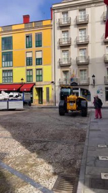 Gijn, İspanya 'nın Asturias kentinde 7 Nisan 2025 tarihinde kurulmuş canlı bir sahil kentidir..