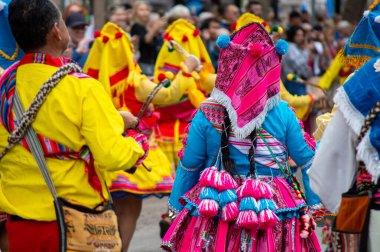 FUENGIROLA, İspanya - 1 Mayıs 2024: Fuengirola, İspanya 'daki Uluslararası Fuar Fuarı' nın açılış töreni