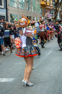 FUENGIROLA, İspanya - 1 Mayıs 2024: Fuengirola, İspanya 'daki Uluslararası Fuar Fuarı' nın açılış töreni