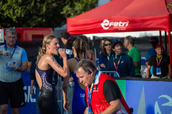 TORREMOLINOS, İspanya - 20 Ekim 2024: Dünya Triatlon Şampiyonası finali, 20 Ekim 2024 tarihinde İspanya 'nın Torremolinos kentinde felçliler