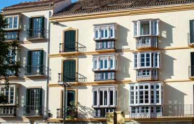 MALAGA, İspanya - 13 Ağustos 2023 'te İspanya' nın Malaga kentindeki Larios caddesinde sabah yürüyüşü