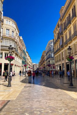 MALAGA, İspanya - 29 Mart 2025: Malaga, İspanya şehir merkezinde yürüyüş