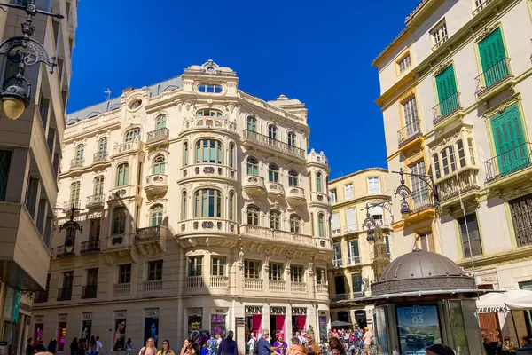 MALAGA, İspanya - 29 Mart 2025: Malaga, İspanya şehir merkezinde yürüyüş