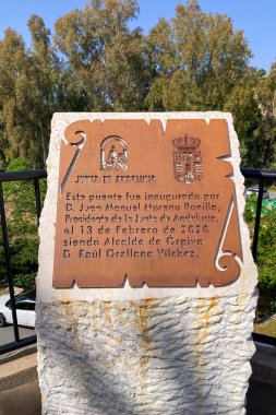 ORGIVA, İspanya - 18 Mayıs 2025: Rgiva, İspanya 'da geleneksel mimari ve yerel atmosfer ile çevrili büyüleyici şehir merkezinde gezinmek