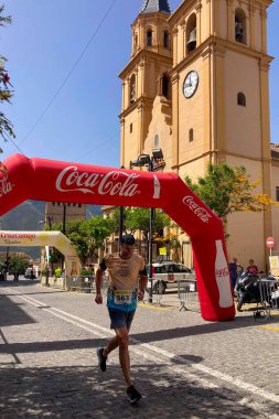 ORGIVA, İSPA - 18 Mayıs 2025: La Carrera Popüler Orgiva İspanya 'nın Orgiva kentinde 18.500 metre uzunluğundaki en uzun mesafe atletizm müsabakasıdır.