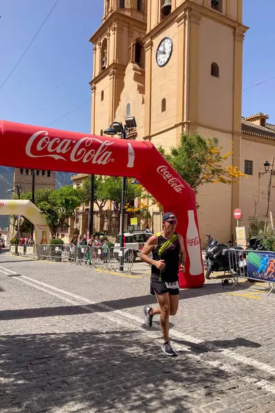 ORGIVA, İSPA - 18 Mayıs 2025: La Carrera Popüler Orgiva İspanya 'nın Orgiva kentinde 18.500 metre uzunluğundaki en uzun mesafe atletizm müsabakasıdır.