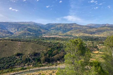 Sierra Nevada Ulusal Parkı, İspanya 'da bahar aylarında Mulhacen tepesine yürüyüş yolu.