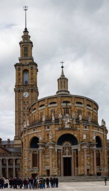 GIJON, SPAIN - 5 Nisan 2025: Üniversite Laboratuvarı, ilk olarak yetimler için eğitim merkezi olarak inşa edilen, şimdi çeşitli önde gelen kültür kurumlarına ev sahipliği yapıyor