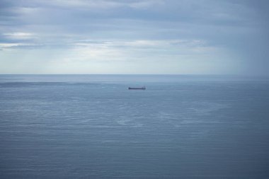 Yüksek Providencia perspektifinden görülen deniz manzarası Gijn, Asturias, İspanya 'da dramatik kıyı manzaraları sunuyor.