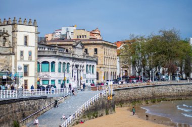 Gijn, İspanya 'nın Asturias kentinde 7 Nisan 2025 tarihinde kurulmuş canlı bir sahil kentidir..