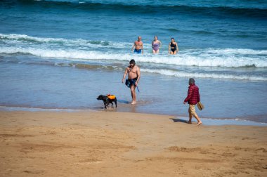 Gijn, İspanya 'nın Asturias kentinde 7 Nisan 2025 tarihinde kurulmuş canlı bir sahil kentidir..