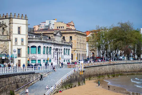 Gijn, İspanya 'nın Asturias kentinde 7 Nisan 2025 tarihinde kurulmuş canlı bir sahil kentidir..