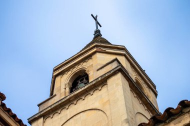 Gijon, İspanya - 7 Nisan 2025 San Pedro Kilisesi, İspanya 'nın başkenti Asturias' ta yer alan bir Katolik kilisesidir.