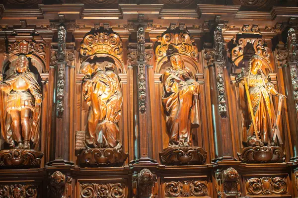 MALAGA, İspanya - 28 Mayıs 2025: Malaga, İspanya 'daki ikonik Malaga Katedrali' nin görkemli mimarisi ve tarihi görkemi