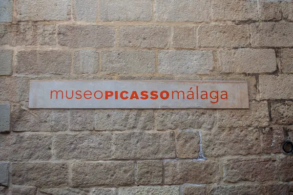 MALAGA, İspanya - 28 Mayıs 2025: İspanya 'nın Malaga kentindeki Picasso müzesini ziyaret etmek