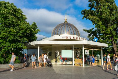 ODESA, UKRAINE - 21 Temmuz 2021: Primorsky Basamakları, Potemkin Merdivenleri olarak da bilinir, Ukrayna 'nın Odesa kentindeki limana bakan anıtsal bir merdiven ve simgesel mimari yapıdır..