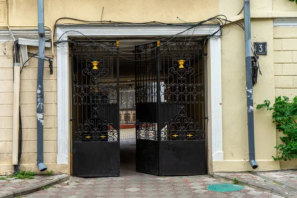 ODESA, UKRAINE - 21 Temmuz 2021: Odesa, Ukrayna 'nın güneybatısında, Karadeniz kıyısında yer alan canlı bir liman kentidir..