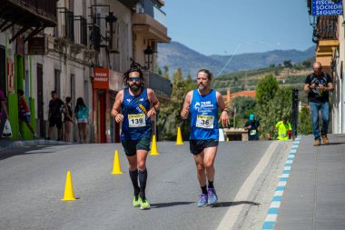 ORGIVA, İSPA - 18 Mayıs 2025: La Carrera Popüler Orgiva İspanya 'nın Orgiva kentinde 18.500 metre uzunluğundaki en uzun mesafe atletizm müsabakasıdır.