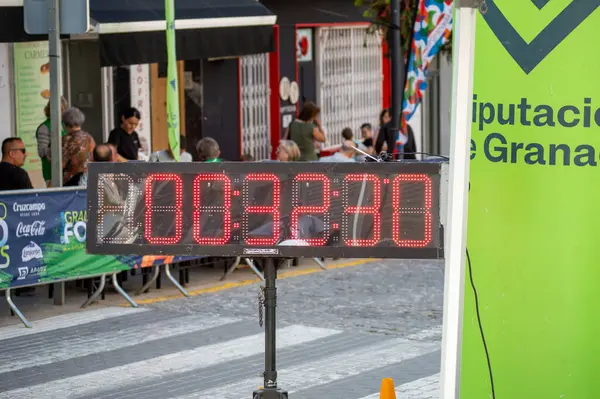 ORGIVA, İSPA - 18 Mayıs 2025: La Carrera Popüler Orgiva İspanya 'nın Orgiva kentinde 18.500 metre uzunluğundaki en uzun mesafe atletizm müsabakasıdır.