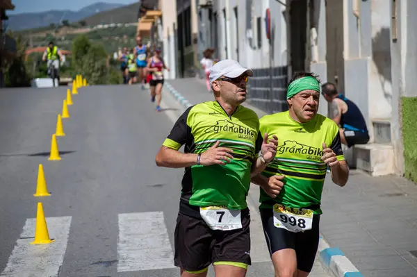 ORGIVA, İSPA - 18 Mayıs 2025: La Carrera Popüler Orgiva İspanya 'nın Orgiva kentinde 18.500 metre uzunluğundaki en uzun mesafe atletizm müsabakasıdır.