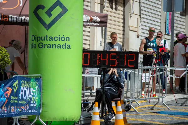 ORGIVA, İSPA - 18 Mayıs 2025: La Carrera Popüler Orgiva İspanya 'nın Orgiva kentinde 18.500 metre uzunluğundaki en uzun mesafe atletizm müsabakasıdır.