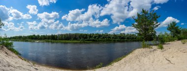 Kyiv bölgesindeki Desna Nehri 'nin pitoresk manzaraları yemyeşil, sakin sular ve dingin bir güzellikle büyülenir..