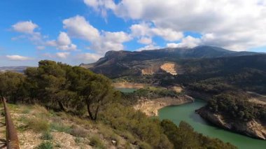 Guadalhorce rezervleri Guadalhorce Nehri 'nin ortasındaki altı rezervuardan oluşan bir gruptur ve İspanya' nın Endülüs kentindeki en büyük iki kolundan biridir.