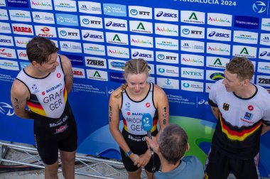 TORREMOLINOS, İspanya - 20 Ekim 2024: Dünya Triatlon Şampiyonası finali, 20 Ekim 2024 tarihinde İspanya 'nın Torremolinos kentinde felçliler