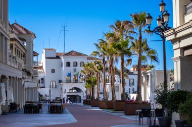 NERJA, İspanya - 22 Mart 2025: İspanya Meydanı, 22 Mart 2025 tarihinde İspanya 'nın Nerja kentinde nefes kesici manzaralar ve pitoresk bir atmosfer sunmaktadır.