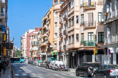 MALAGA, İspanya - 13 Ağustos 2023 'te İspanya' nın Malaga kentindeki Larios caddesinde sabah yürüyüşü