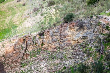 İspanya 'nın Endülüs Bölgesi' nin Malaga ilindeki Montejaque barajına (Presa de Montejaque) ve Hundidero mağarasına yürüyüş