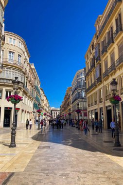 MALAGA, İspanya - 29 Mart 2025: Malaga, İspanya şehir merkezinde yürüyüş