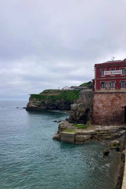 Gijn, İspanya 'nın Asturias kentinde 7 Nisan 2025 tarihinde kurulmuş canlı bir sahil kentidir..