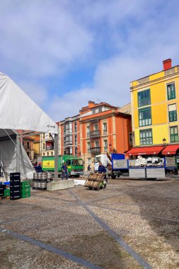 Gijn, İspanya 'nın Asturias kentinde 7 Nisan 2025 tarihinde kurulmuş canlı bir sahil kentidir..