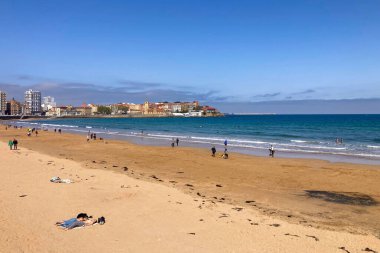 Gijn, İspanya 'nın Asturias kentinde 7 Nisan 2025 tarihinde kurulmuş canlı bir sahil kentidir..