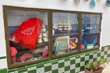 TORREMOLINOS, SPAIN - 15 Temmuz 2025: İspanya 'nın Torremolinos kentindeki' la Virgen del Carmen 'kutlamaları, canlı kıyı törenleri ve festival gelenekleri ile balıkçıların koruyucu azizini onurlandırdı.