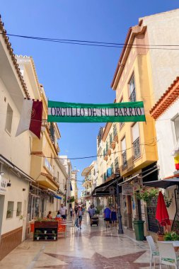 TORREMOLINOS, SPAIN - 15 Temmuz 2025: İspanya 'nın Torremolinos kentindeki' la Virgen del Carmen 'kutlamaları, canlı kıyı törenleri ve festival gelenekleri ile balıkçıların koruyucu azizini onurlandırdı.