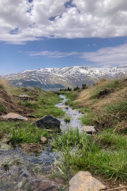 Sierra Nevada Ulusal Parkı, İspanya 'da bahar aylarında Mulhacen tepesine yürüyüş yolu.