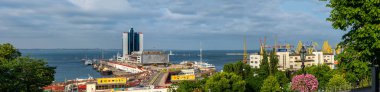 ODESA, UKRAINE - 21 Temmuz 2021: Odesa, Ukrayna 'nın güneybatısında, Karadeniz kıyısında yer alan canlı bir liman kentidir..