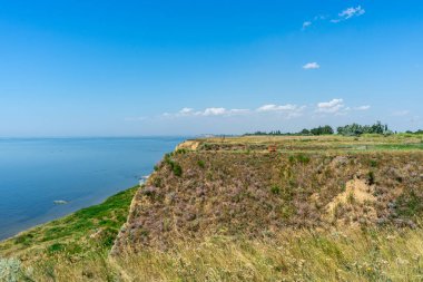Ukrayna 'nın Mykolaiv bölgesindeki Rybakivka köyü yakınlarında yer alan Adzhiyask Burnu' ndan inanılmaz panoramik deniz manzarası, sakin bir kıyı manzarası ve doğal güzellik sunuyor..