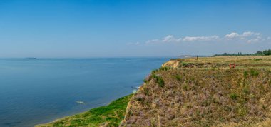 Ukrayna 'nın Mykolaiv bölgesindeki Rybakivka köyü yakınlarında yer alan Adzhiyask Burnu' ndan inanılmaz panoramik deniz manzarası, sakin bir kıyı manzarası ve doğal güzellik sunuyor..