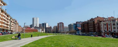 Gijn, İspanya 'nın Asturias kentinde 7 Nisan 2025 tarihinde kurulmuş canlı bir sahil kentidir..