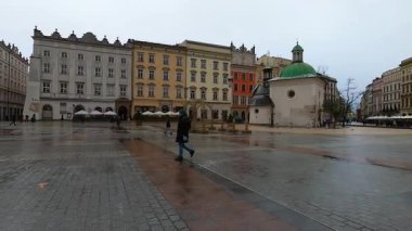 KRAKOW, POLAND - 21 Aralık 2023: Krakow, Polonya 'da Aziz Marys Bazilikası