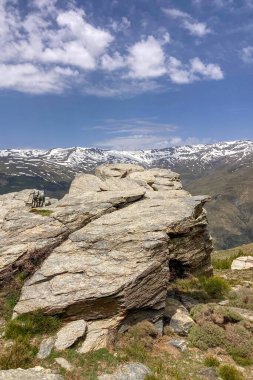 Sierra Nevada Ulusal Parkı, İspanya 'da bahar aylarında Mulhacen tepesine yürüyüş yolu.